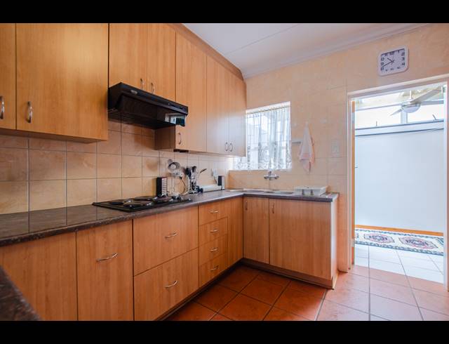 2 BEDROOM TOWNHOUSE FOR SALE IN RIETVALLEIRAND